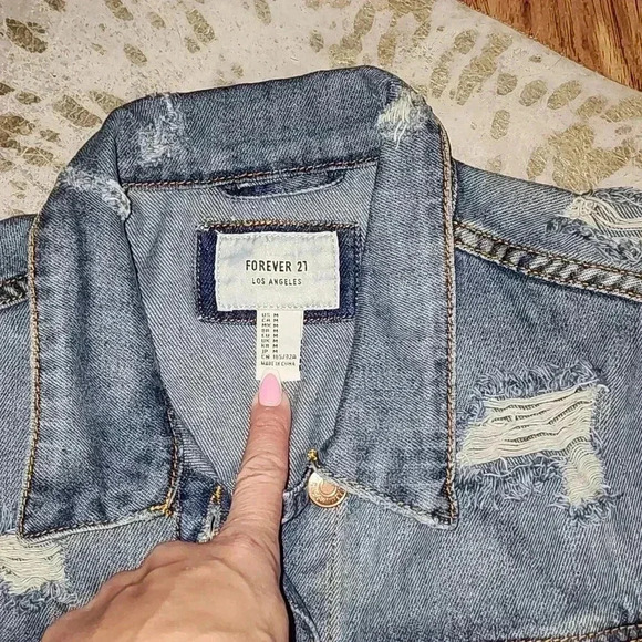Distressed Patchwork Denim Jacket Forever 21 - Picture 3 of 7